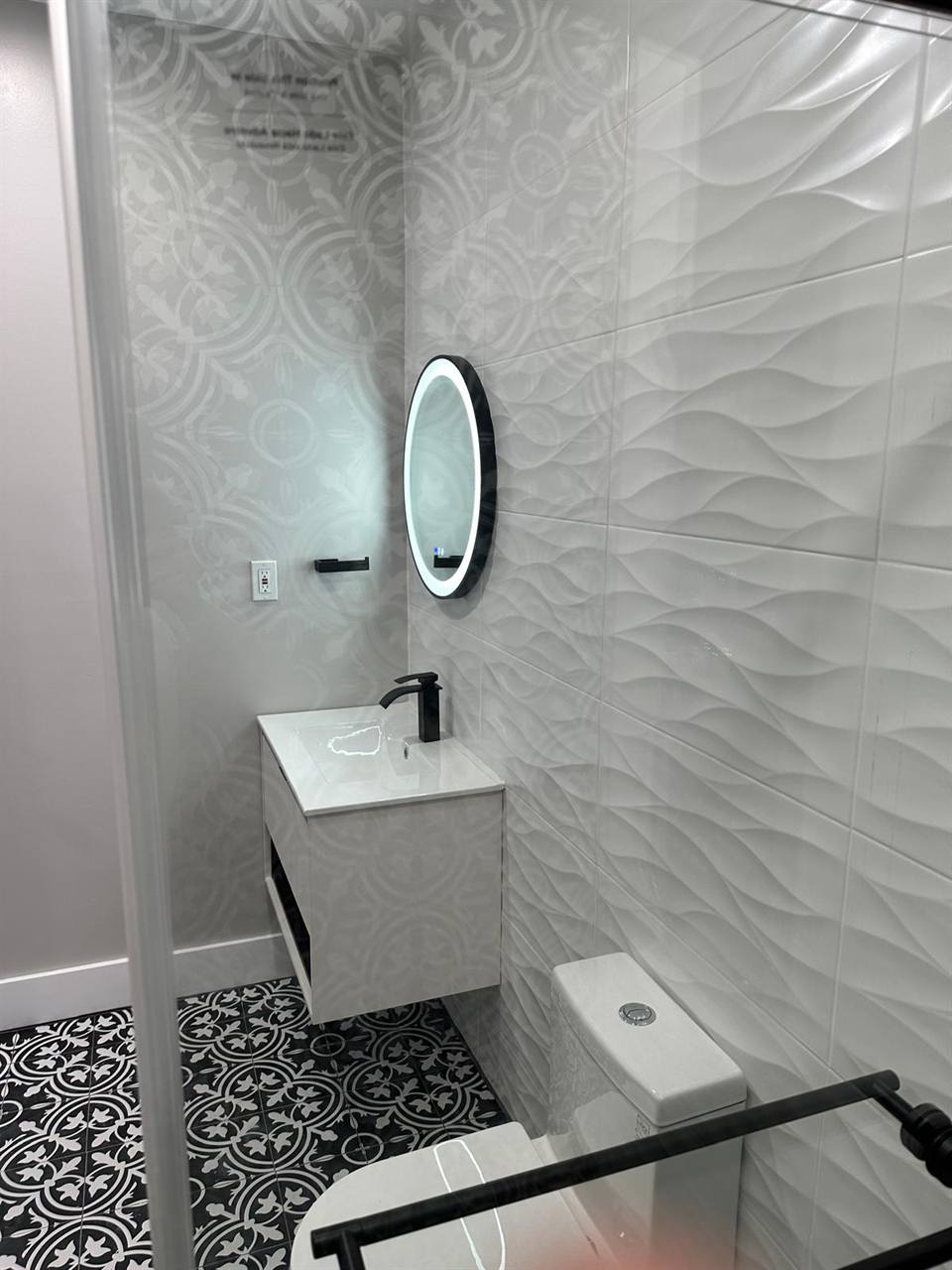 Bathroom black white pattern tile